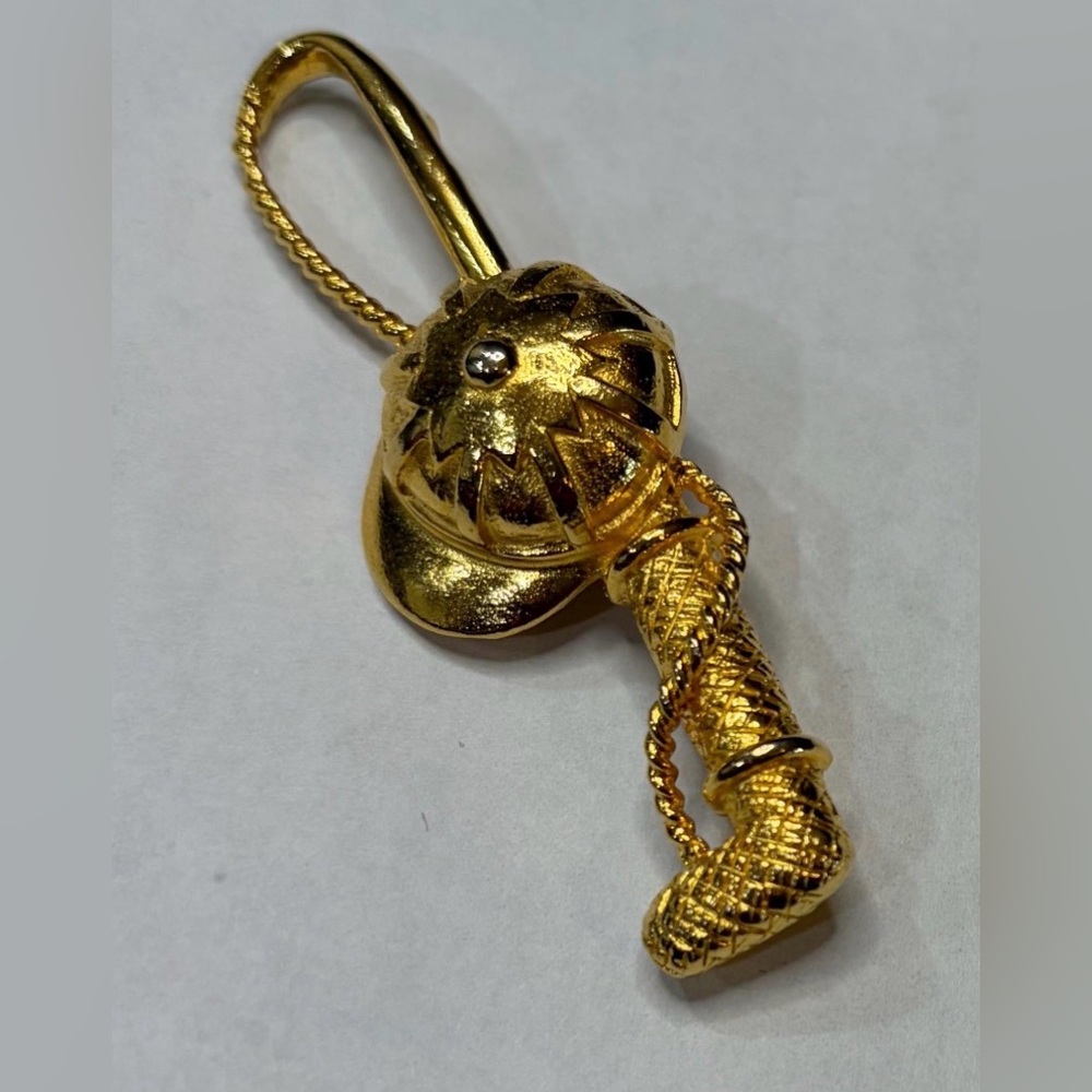 Vintage Gold Tone Signed Maeve Carr Equestrian Hat & Riding Crop Brooch